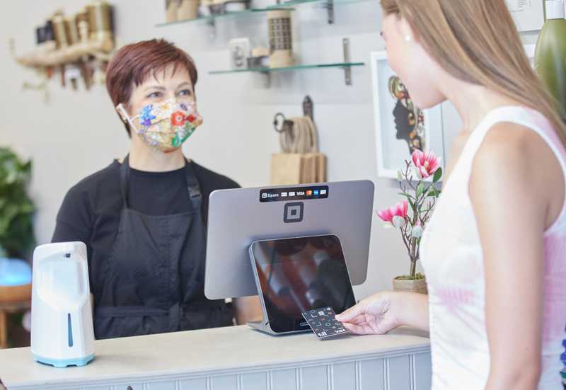 A young lady using her Till card at a store.